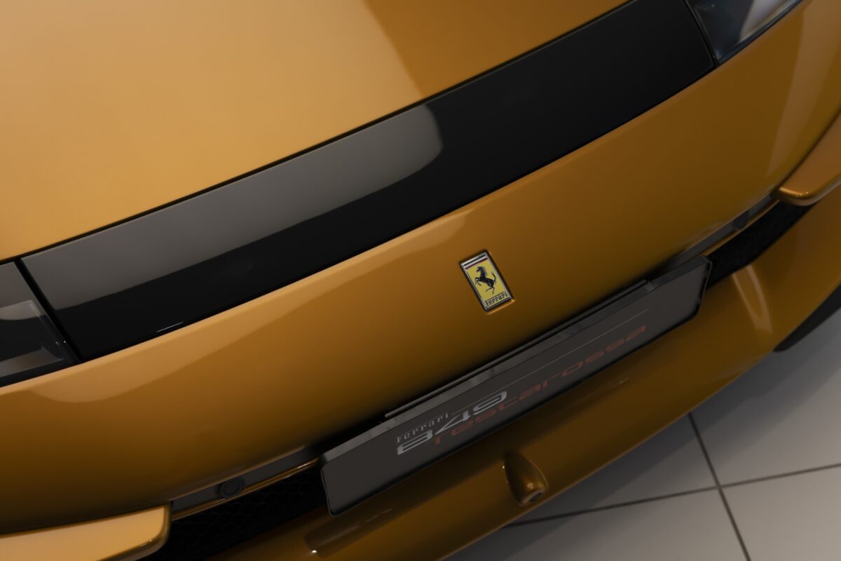 Ferrari 849 Testarossa front logo