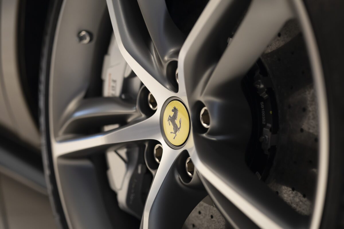 Ferrari logo geel