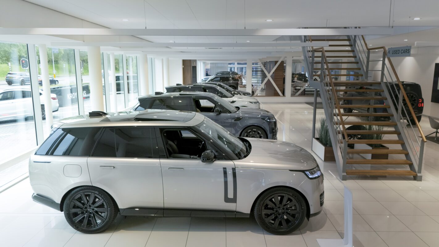 Land Rover Kroymans Showroom