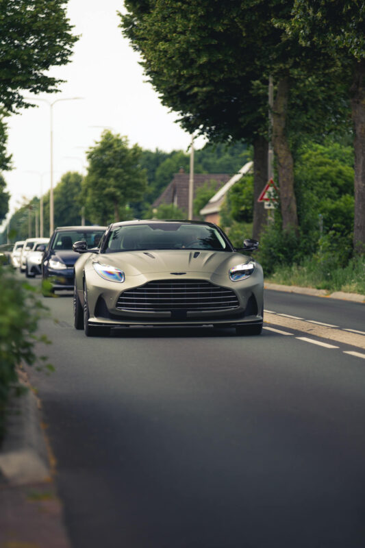 aston-martin-db12-coupe