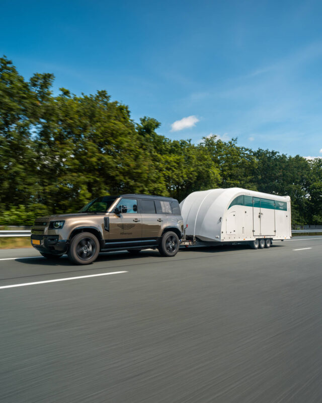 aston-martin-hilversum-gesloten-transport