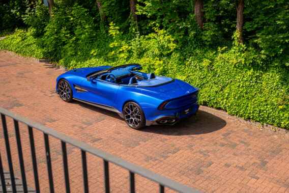 aston-martin-vanquish-volante-morpheus-blue-achterkant