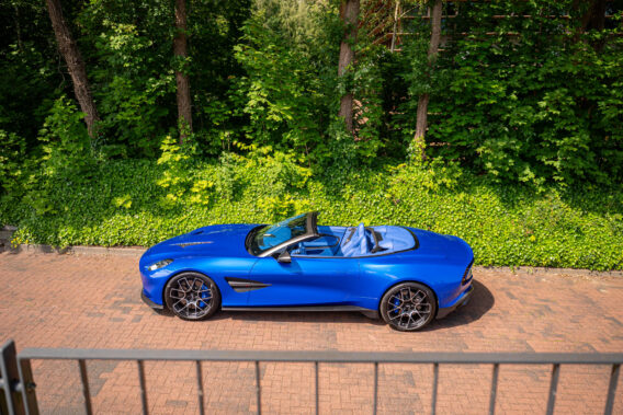 aston-martin-vanquish-volante-morpheus-blue-zijkant