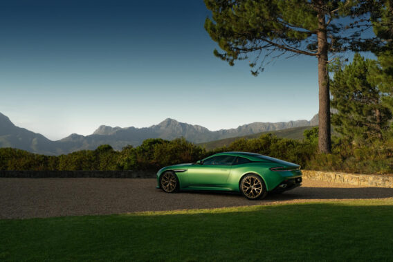 Aston Martin DB12