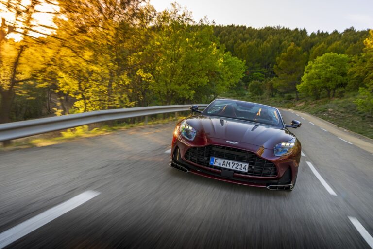 Aston Martin DB12 S Volante