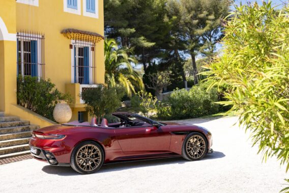 Aston Martin DB12
