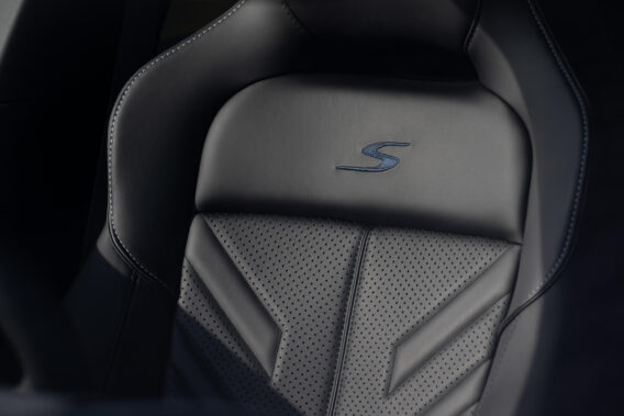 Aston Martin DBX S