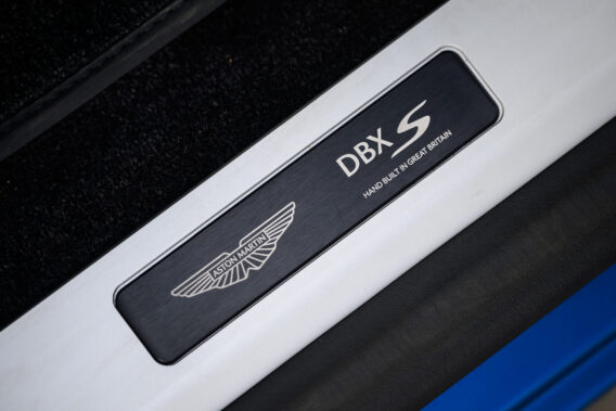 Aston Martin DBX S