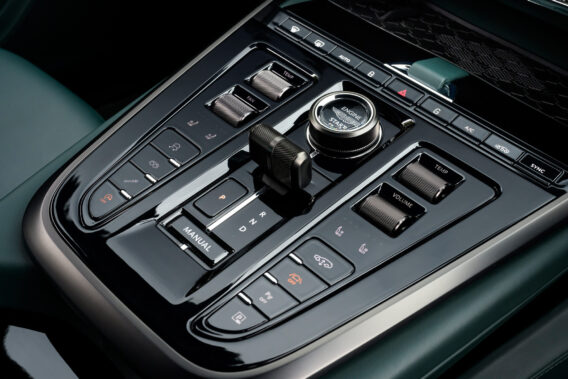 Aston Martin DBX707