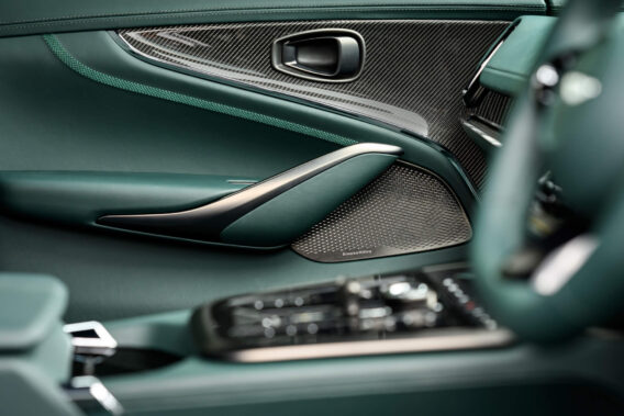 Aston Martin DBX707