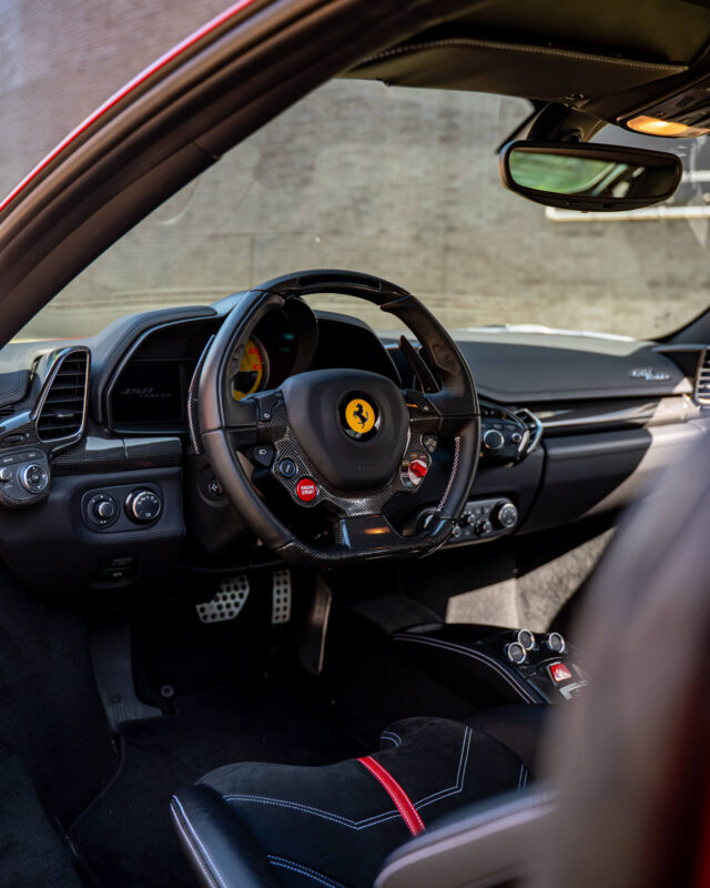 Klassieke Ferrari-details, nieuwe bediening