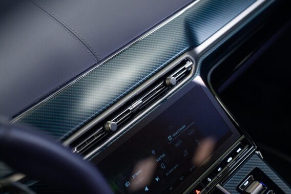 Aston Martin V8 Vantage Roadster 26MY 4.0