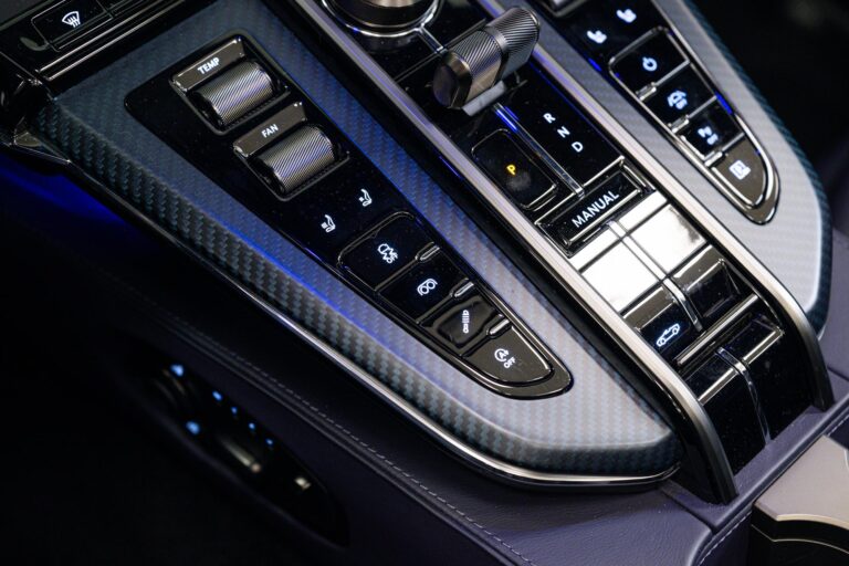 Aston Martin V8 Vantage Roadster 26MY 4.0