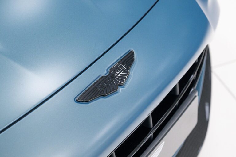 Aston Martin V8 Vantage Roadster 26MY 4.0
