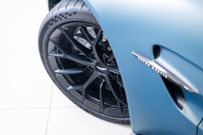 Aston Martin V8 Vantage Roadster 26MY 4.0