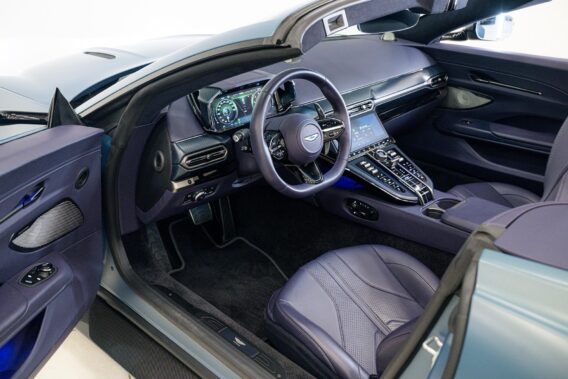 Aston Martin V8 Vantage Roadster 26MY 4.0