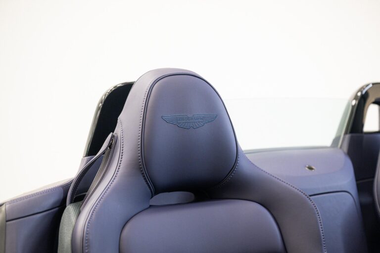 Aston Martin V8 Vantage Roadster 26MY 4.0
