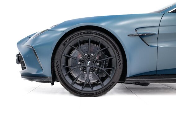 Aston Martin V8 Vantage Roadster 26MY 4.0