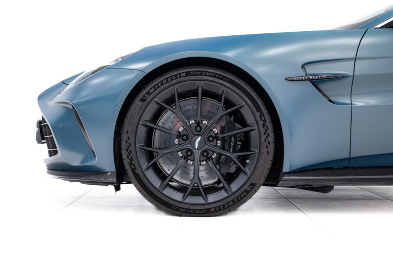 Aston Martin V8 Vantage Roadster 26MY 4.0