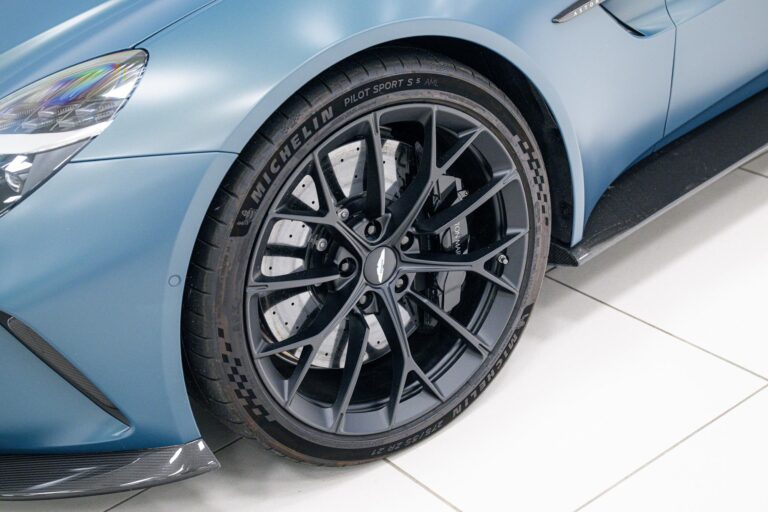Aston Martin V8 Vantage Roadster 26MY 4.0