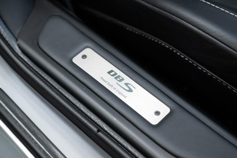 Aston Martin DBS Volante
