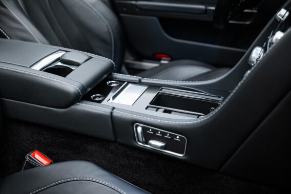Aston Martin DBS Volante