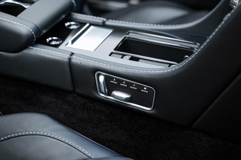 Aston Martin DBS Volante