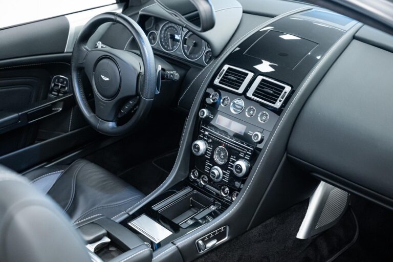 Aston Martin DBS Volante