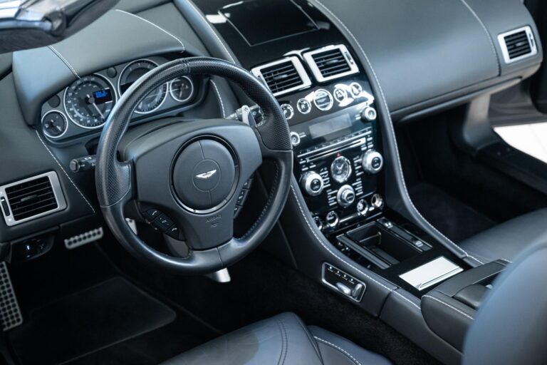 Aston Martin DBS Volante
