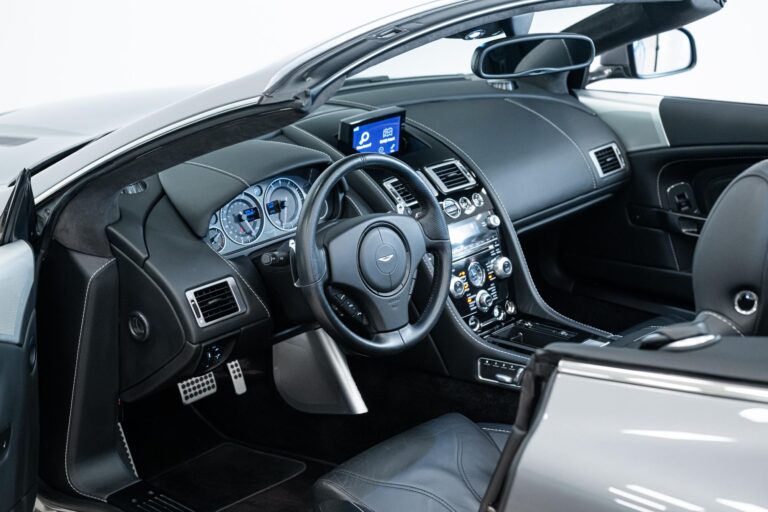 Aston Martin DBS Volante