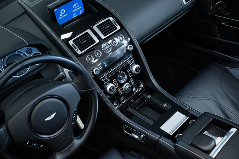 Aston Martin DBS Volante
