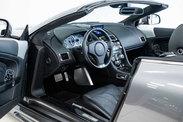 Aston Martin DBS Volante