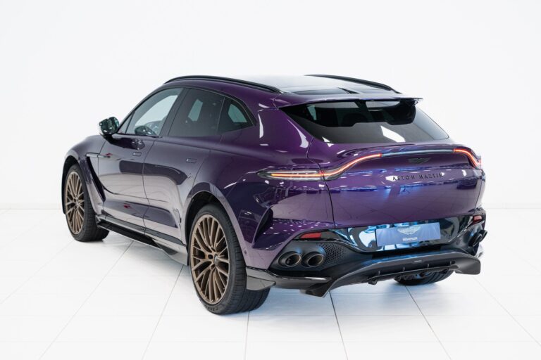 Aston Martin DBX 707
