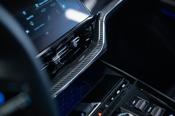 Aston Martin DBX 707
