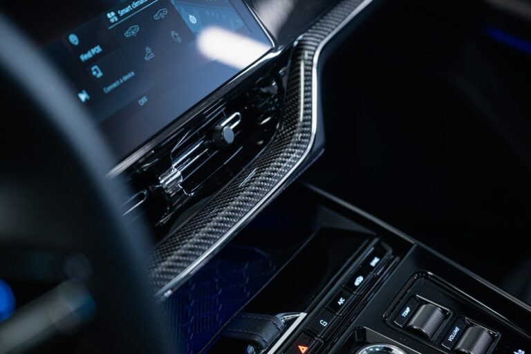 Aston Martin DBX 707