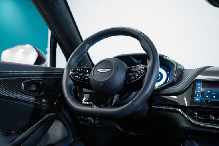 Aston Martin DBX 707