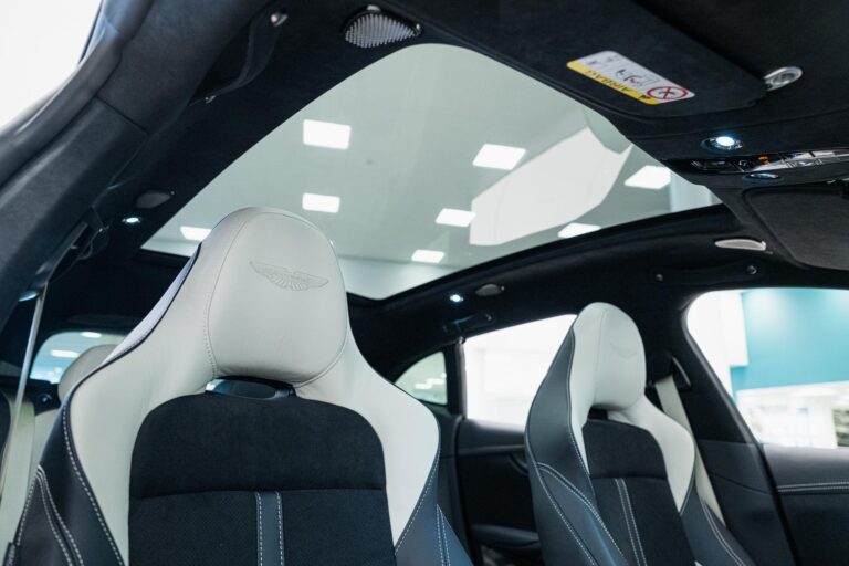 Aston Martin DBX 707