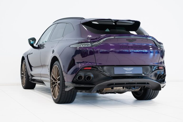 Aston Martin DBX 707