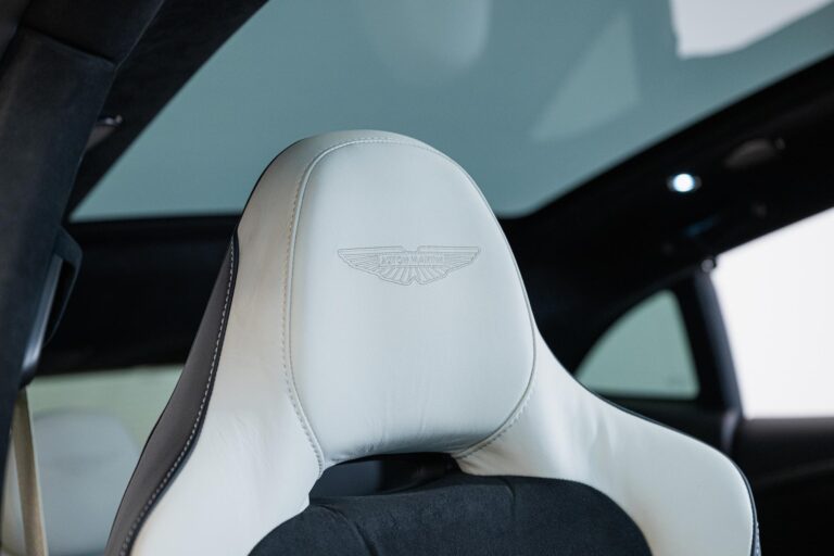 Aston Martin DBX 707