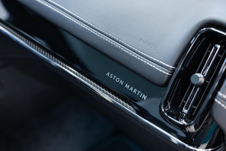 Aston Martin DBX 707