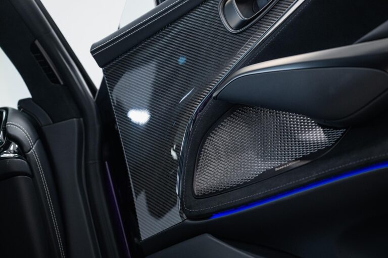 Aston Martin DBX 707