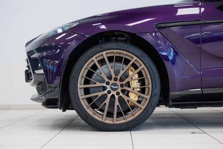 Aston Martin DBX 707