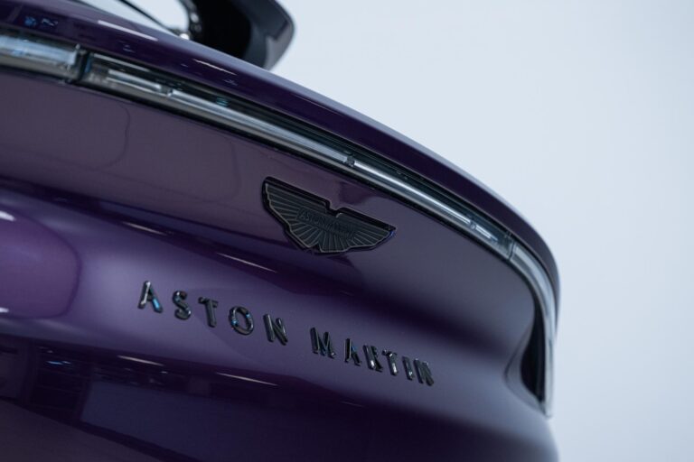 Aston Martin DBX 707