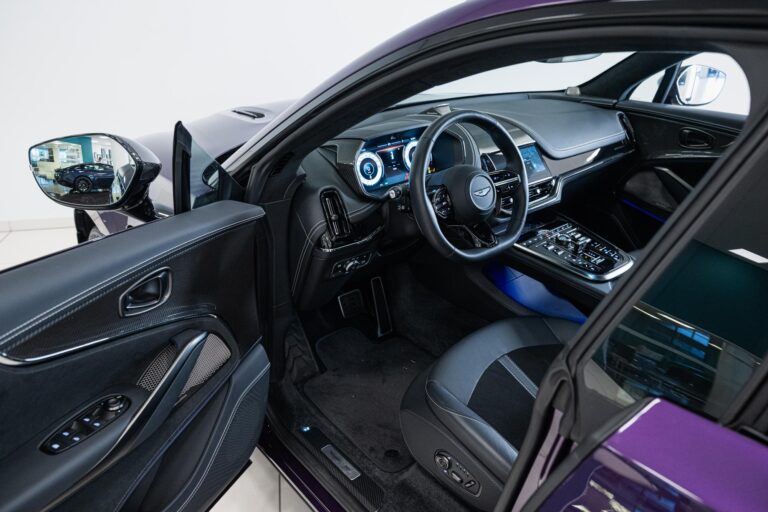 Aston Martin DBX 707