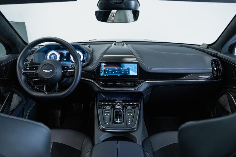 Aston Martin DBX 707