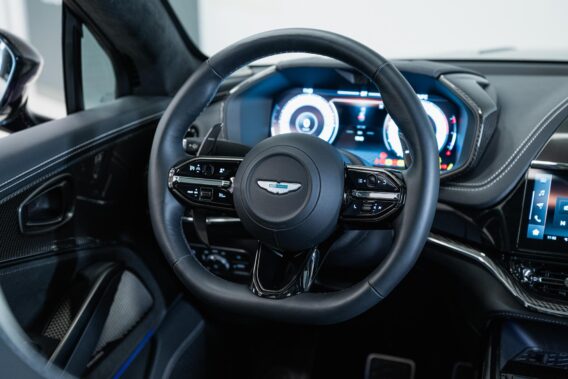 Aston Martin DBX 707