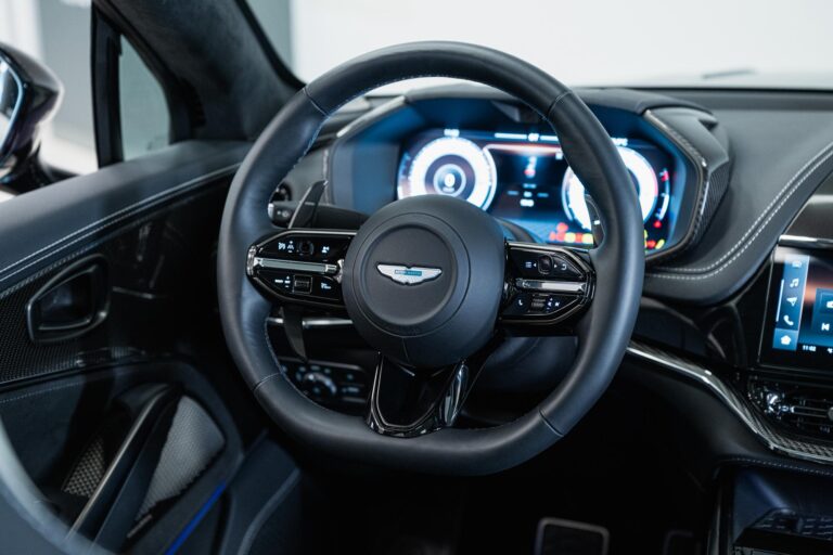 Aston Martin DBX 707