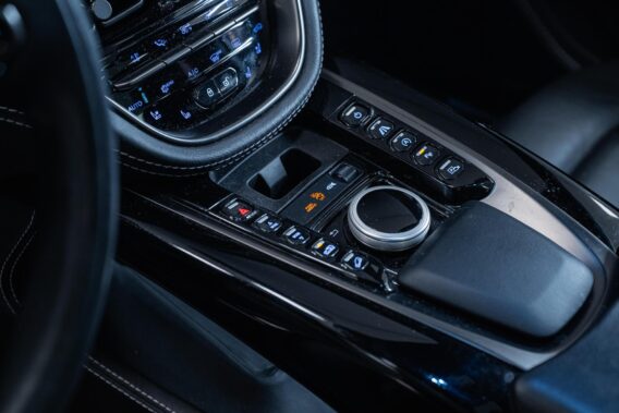 Aston Martin DBX 4.0 V8