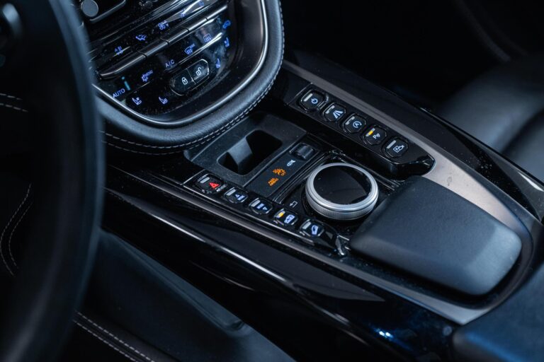 Aston Martin DBX 4.0 V8