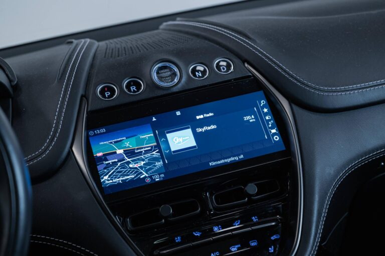 Aston Martin DBX 4.0 V8